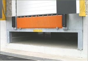 ضربه گیر سکوی بارگیری